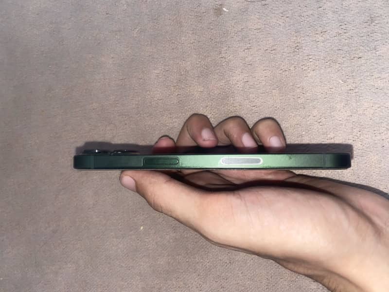 Apple iPhone 13 3