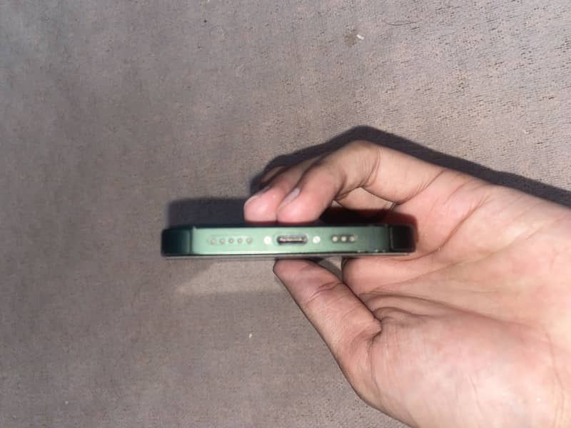Apple iPhone 13 5