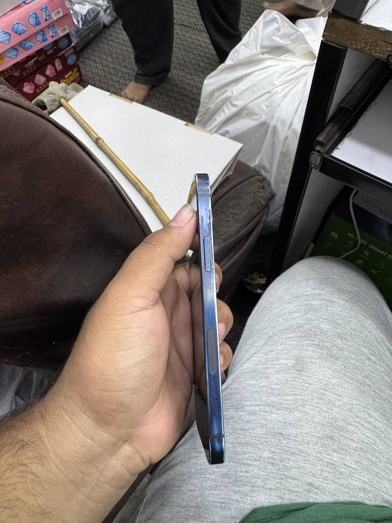 Apple iPhone 12 1