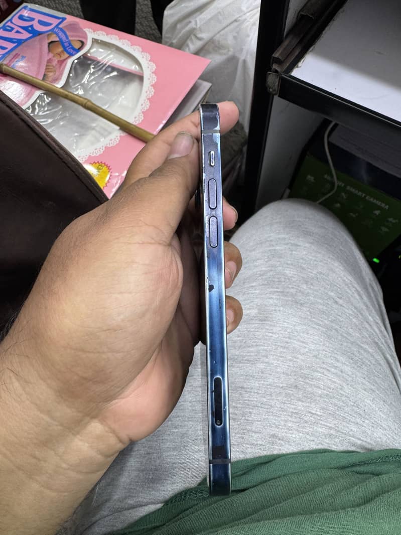 Apple iPhone 12 2
