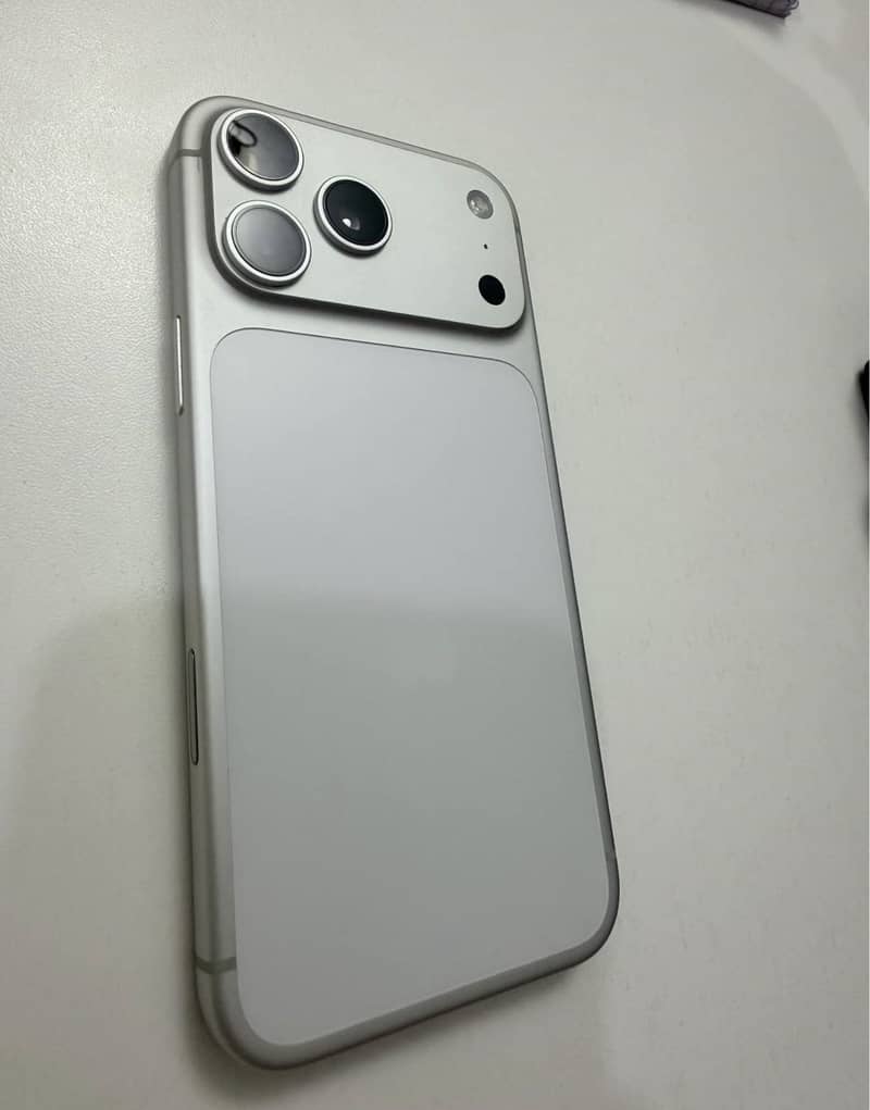 Apple iPhone 17 Pro Max 0