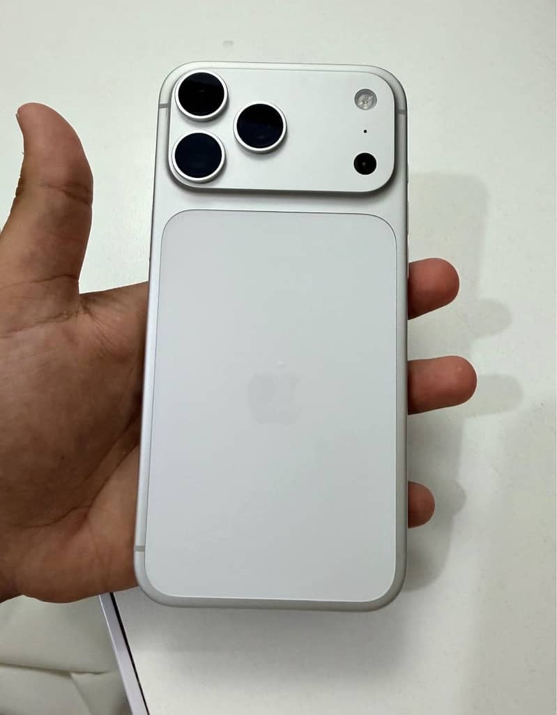 Apple iPhone 17 Pro Max 2