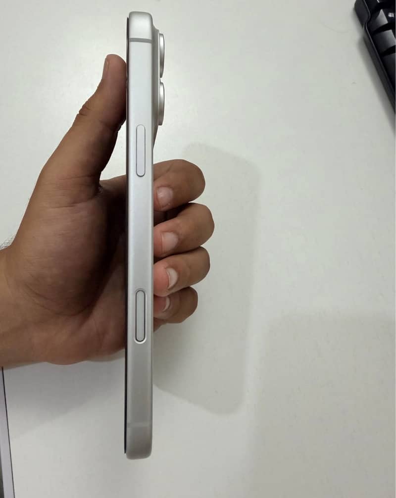 Apple iPhone 17 Pro Max 4