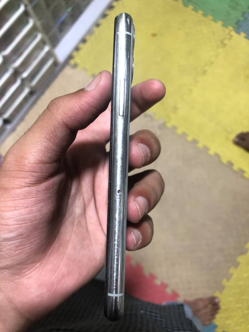 Apple iPhone 11 Pro 2