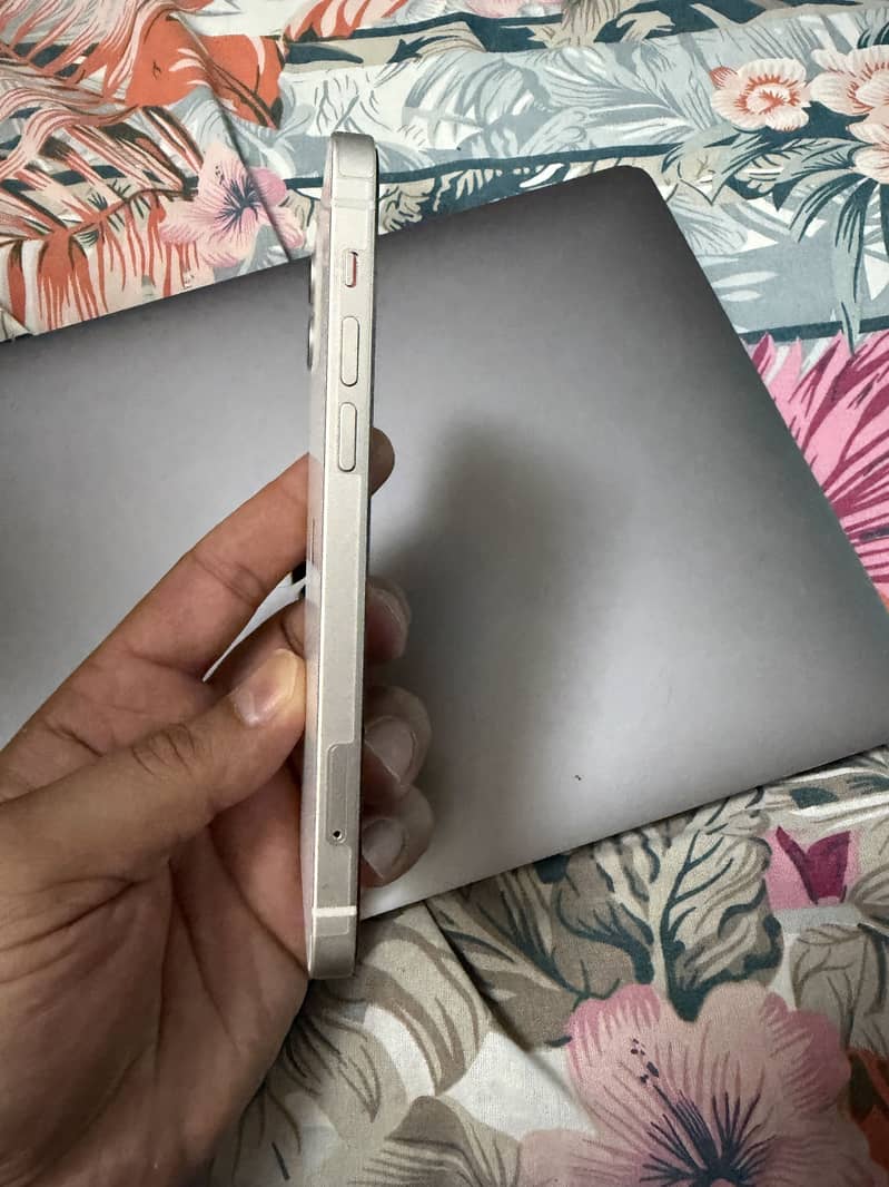 Apple iPhone 12 4