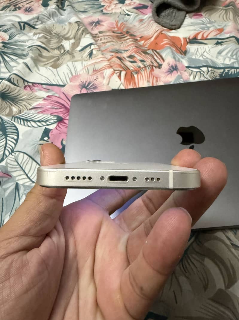 Apple iPhone 12 6