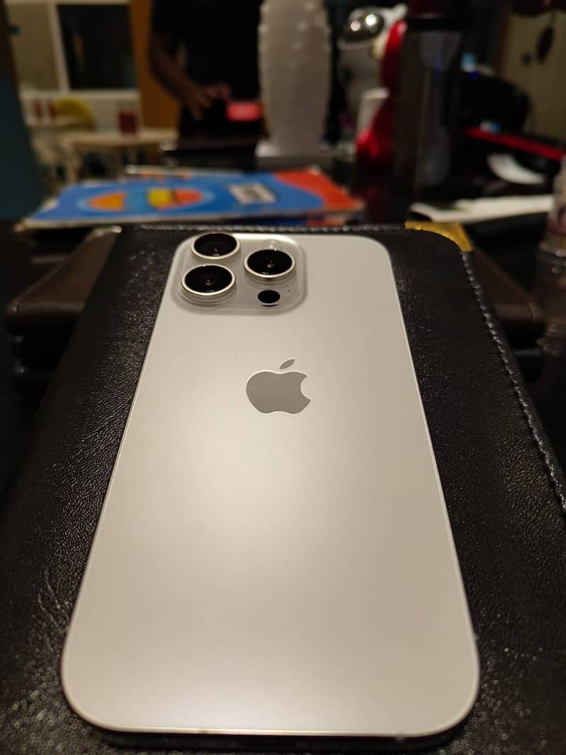 Apple iPhone 16 Pro 4