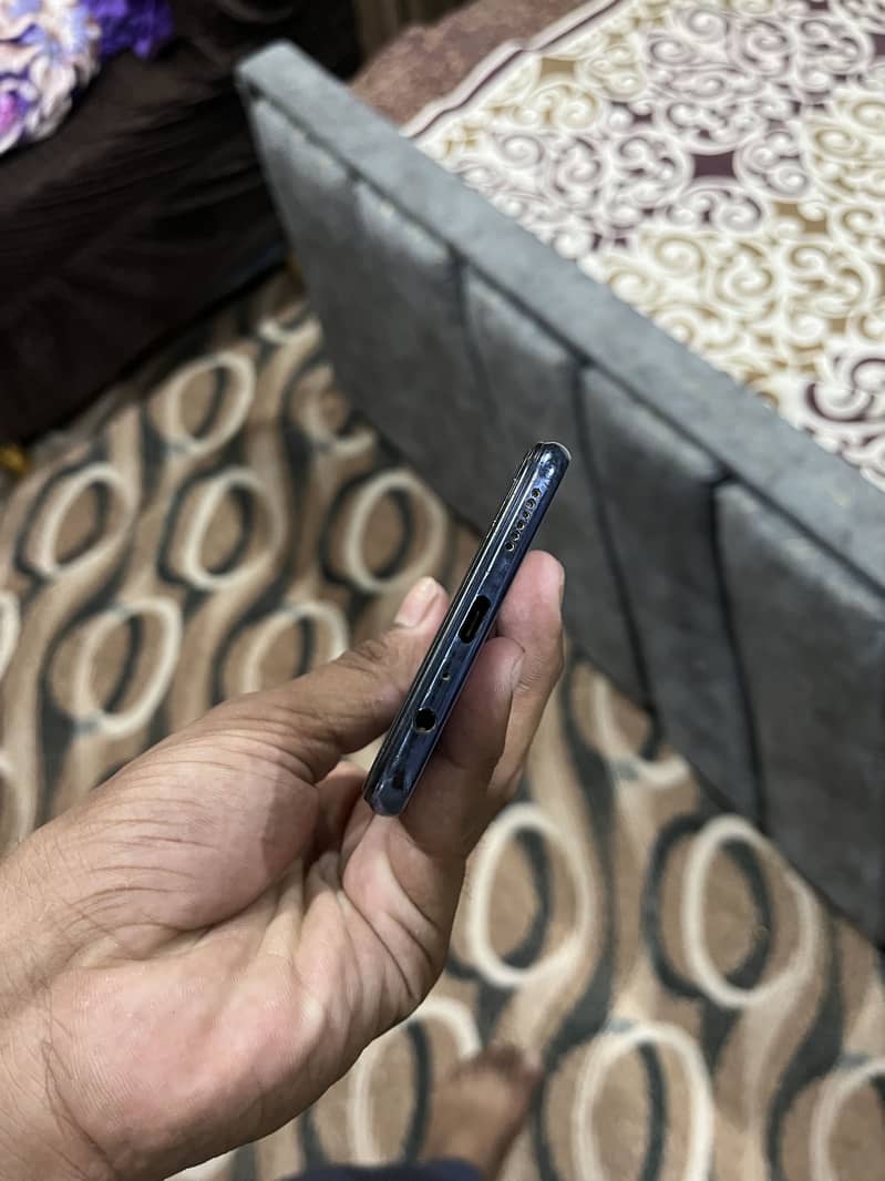 Vivo V21e 4