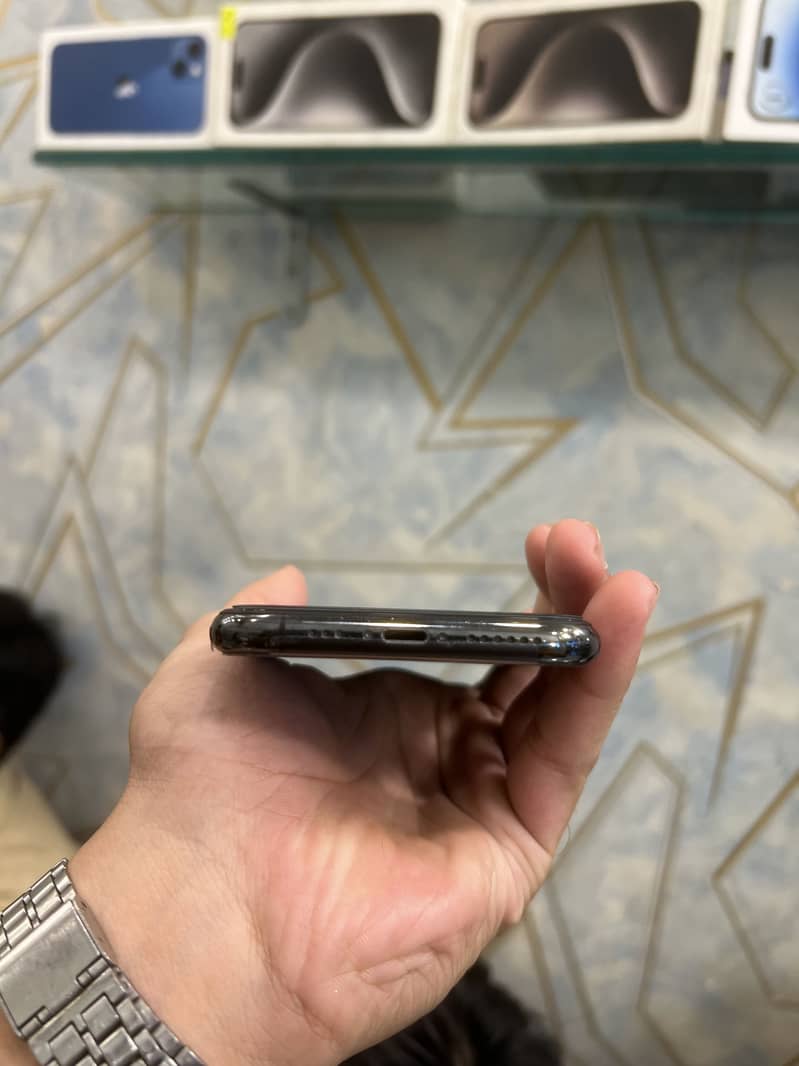 Apple iPhone 11 Pro 1