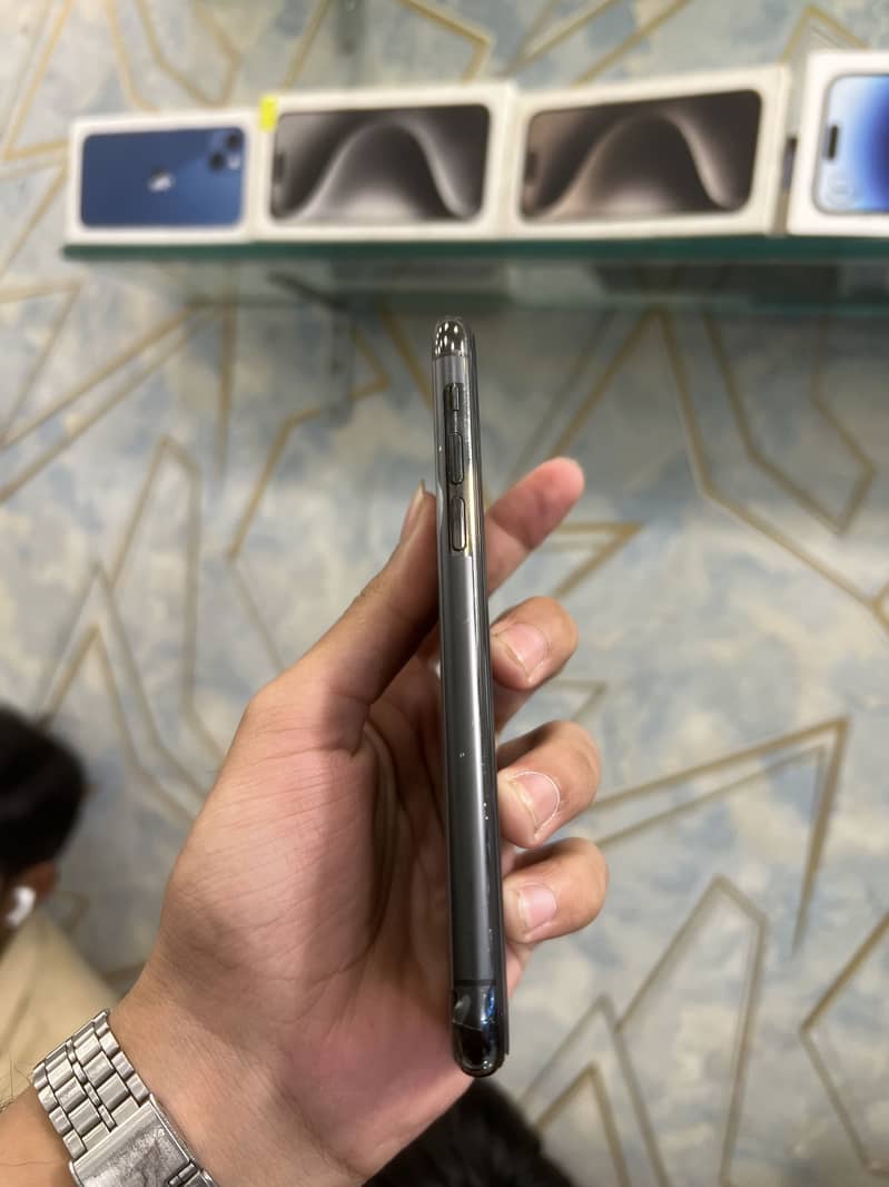Apple iPhone 11 Pro 2
