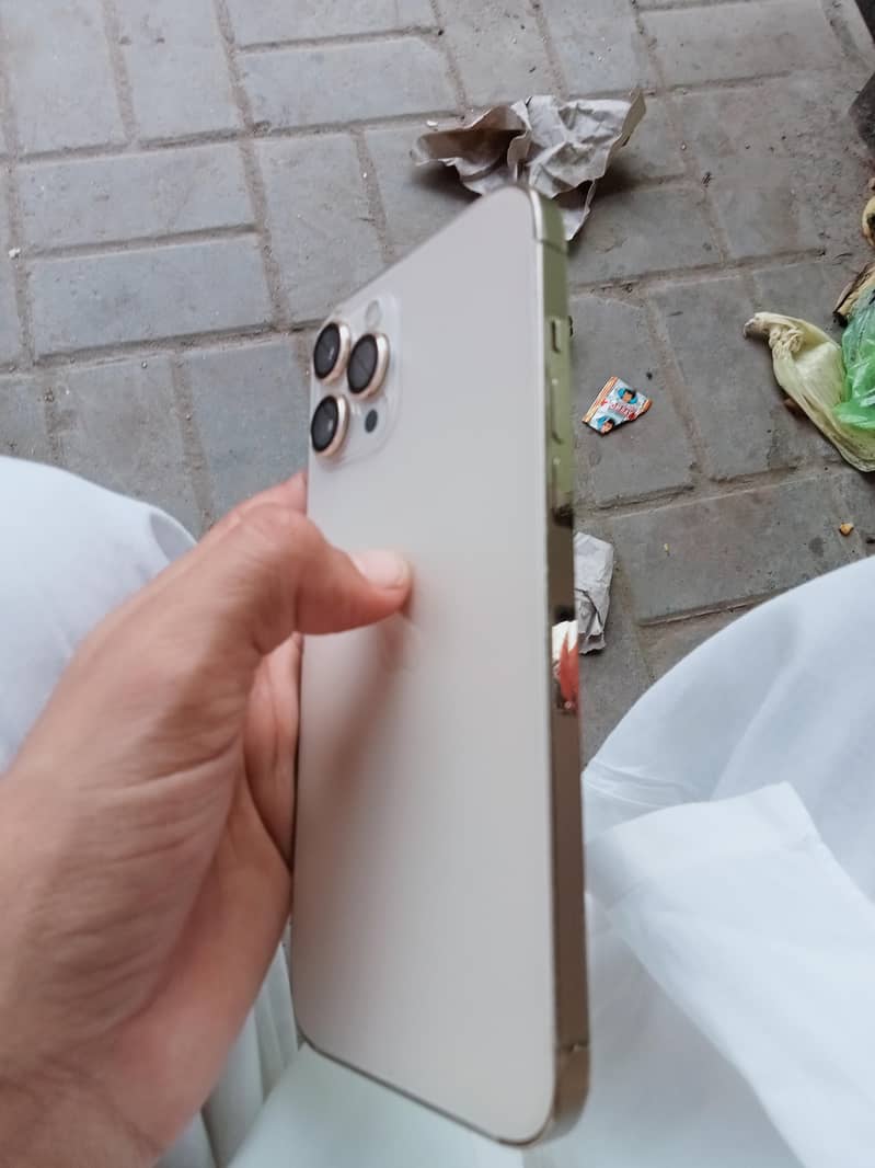 Apple iPhone 12 Pro Max 4