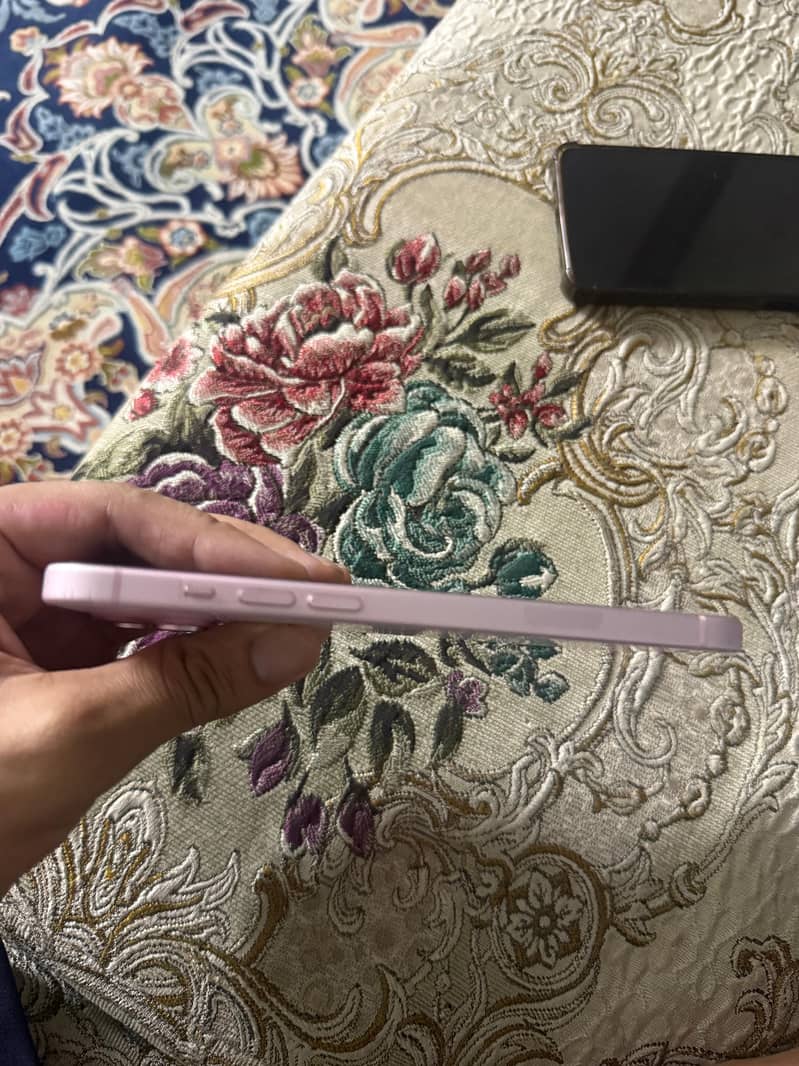 Apple iPhone 15 plus 4