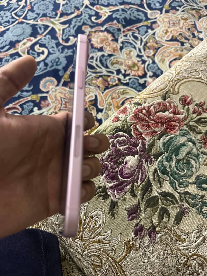 Apple iPhone 15 plus 6