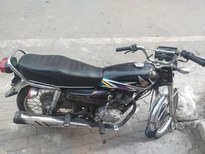 Honda 125 black color