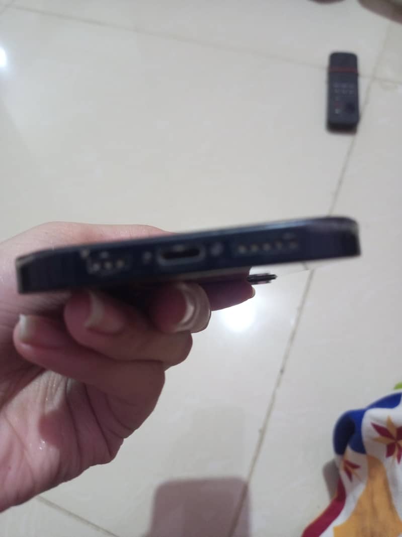 Apple iPhone 13 2