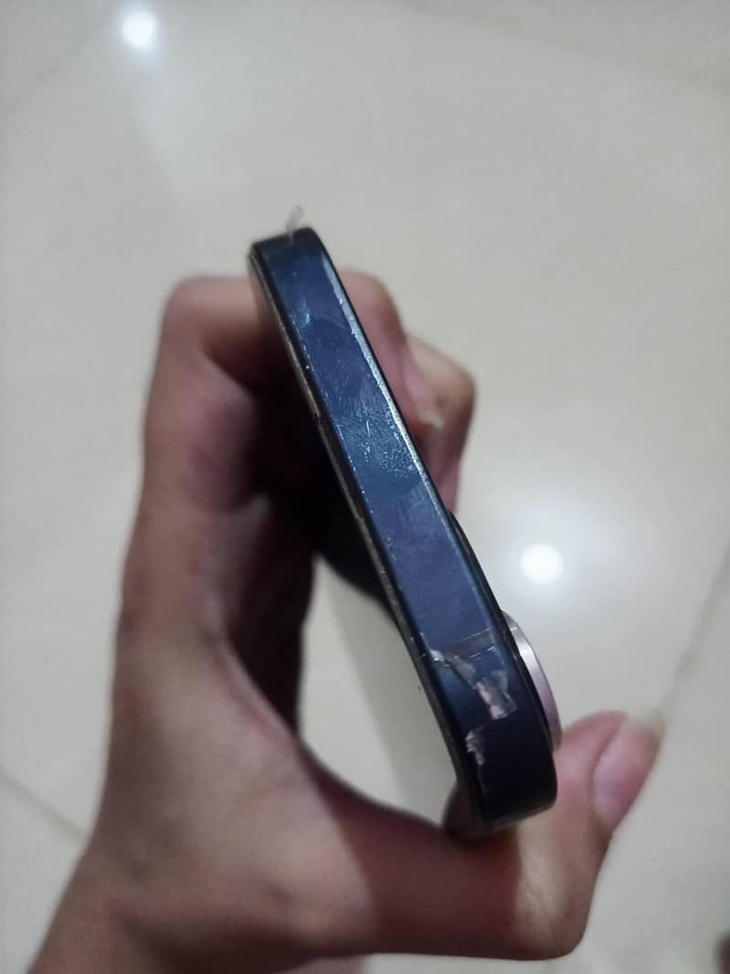 Apple iPhone 13 7