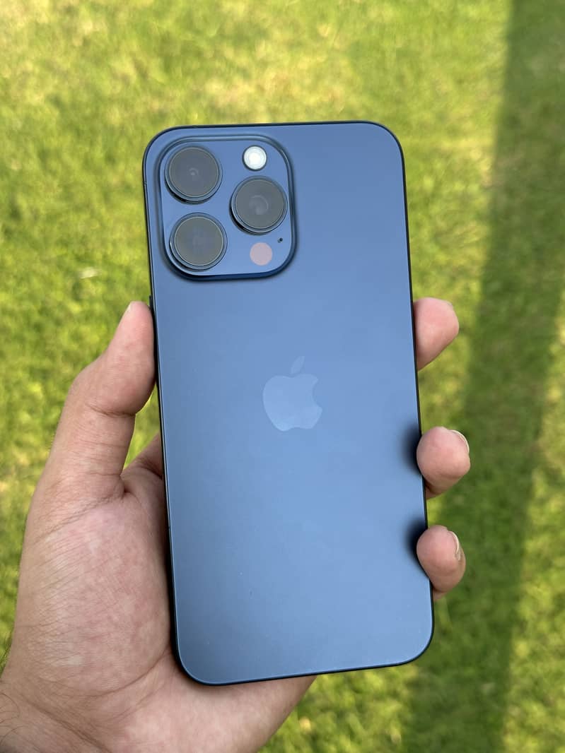Apple iPhone 15 Pro Max 0