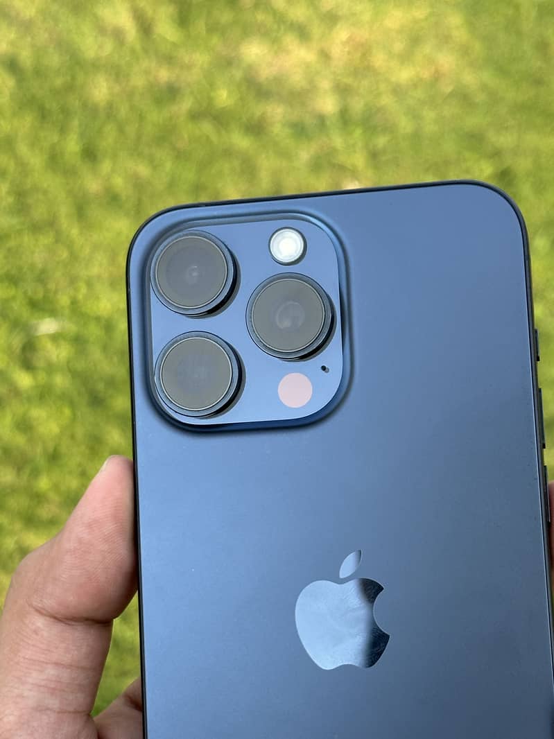 Apple iPhone 15 Pro Max 1