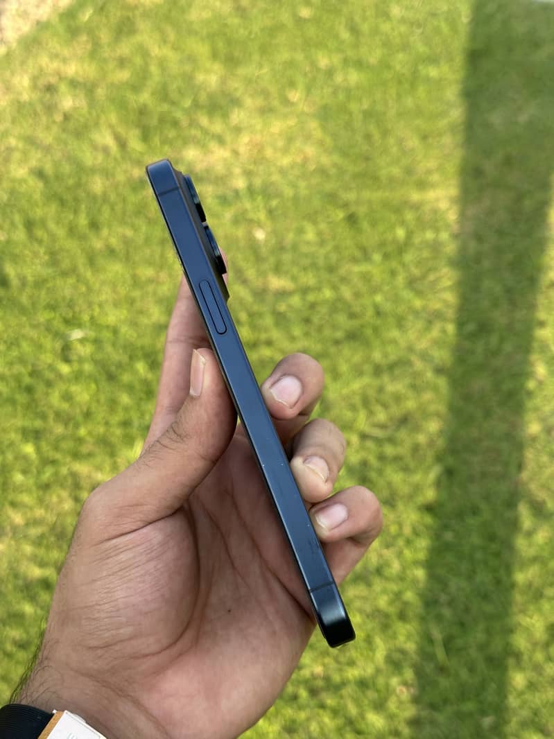 Apple iPhone 15 Pro Max 2