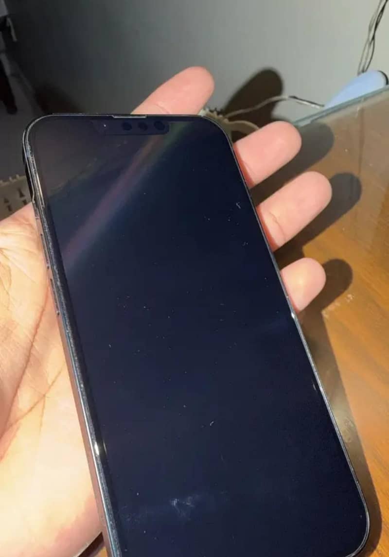 Apple iPhone 13 4