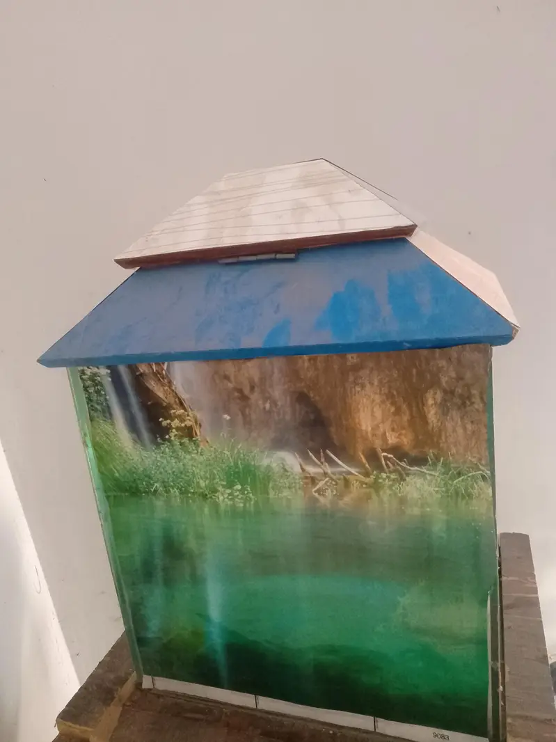 Glass Aquarium with Blue Roof Cover for Sale