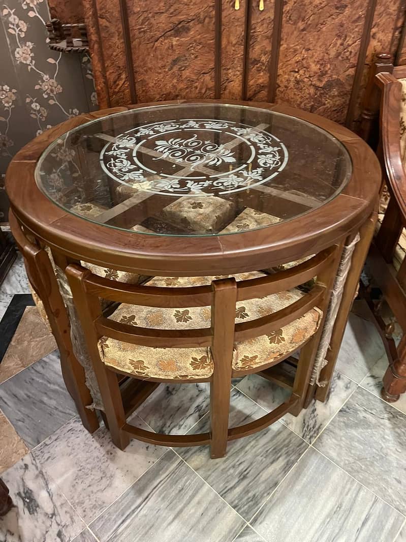 round dining table 4 seater 0