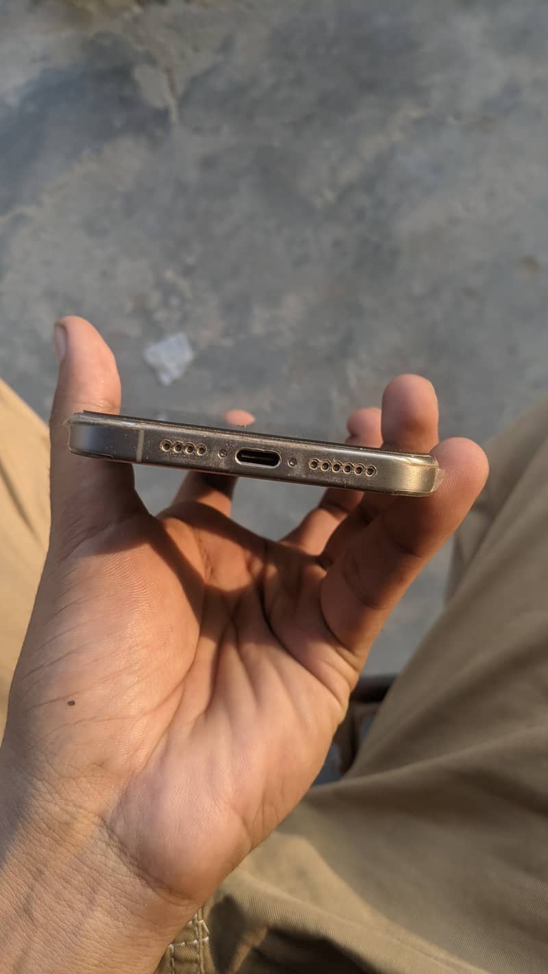 Apple iPhone 15 Pro Max 1