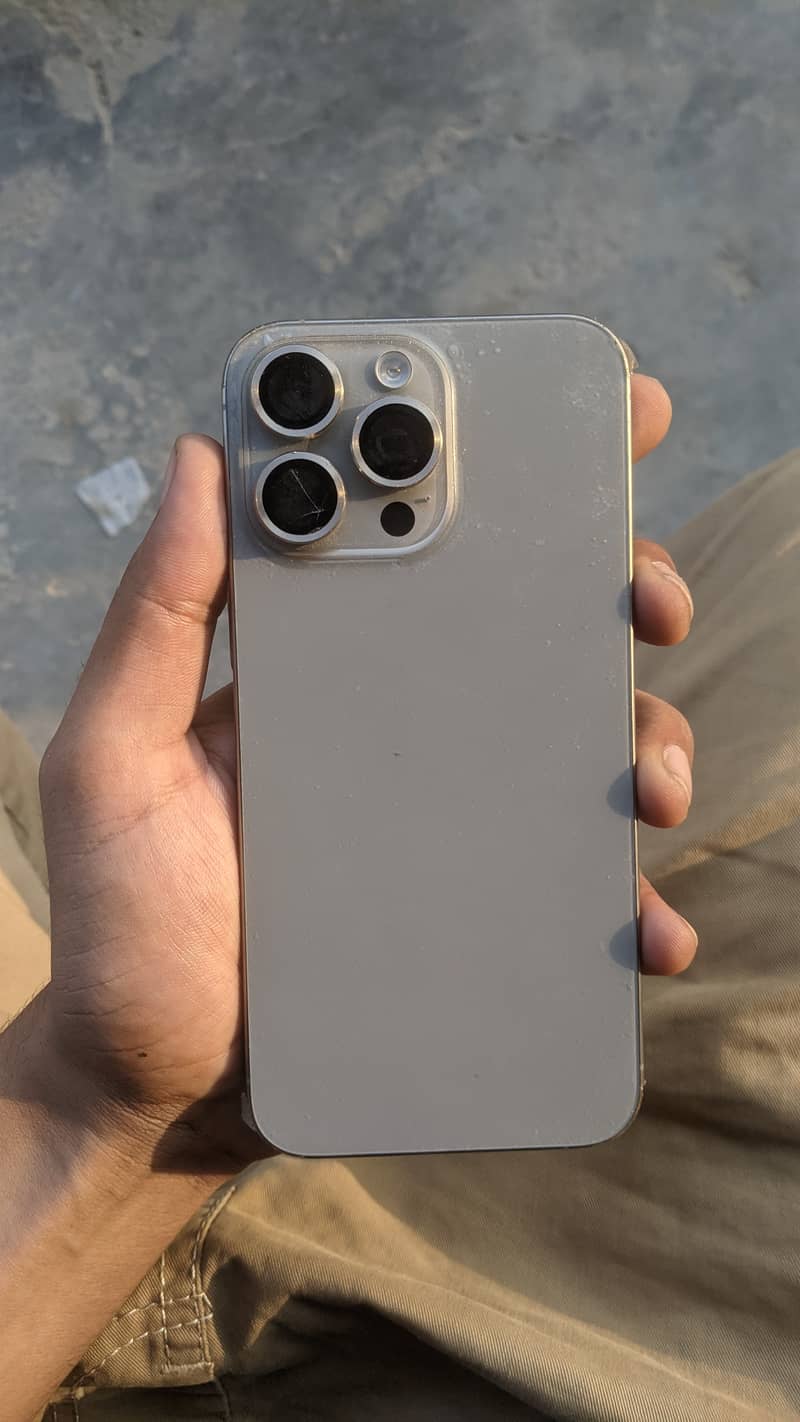 Apple iPhone 15 Pro Max 4