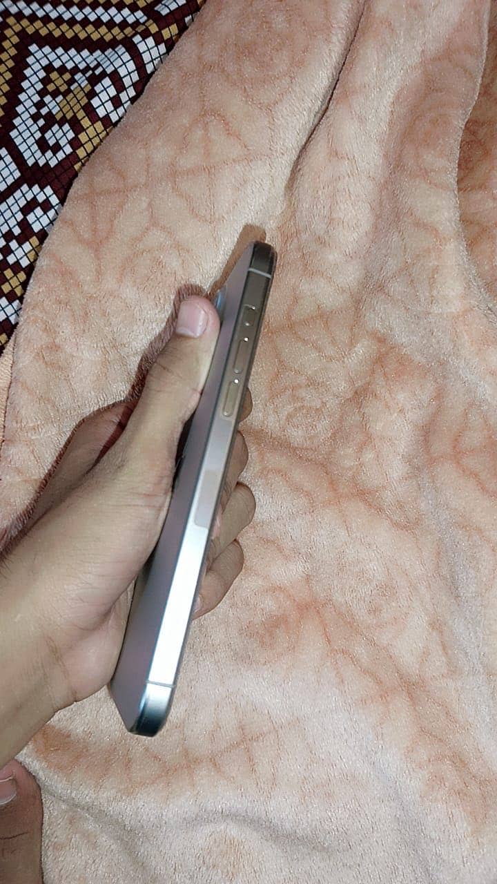 Apple iPhone 15 Pro Max 1