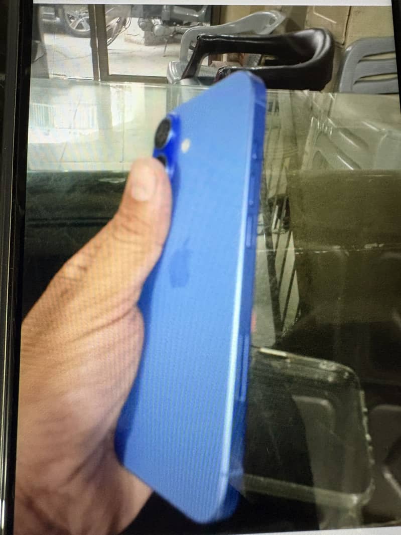Apple iPhone 16 0