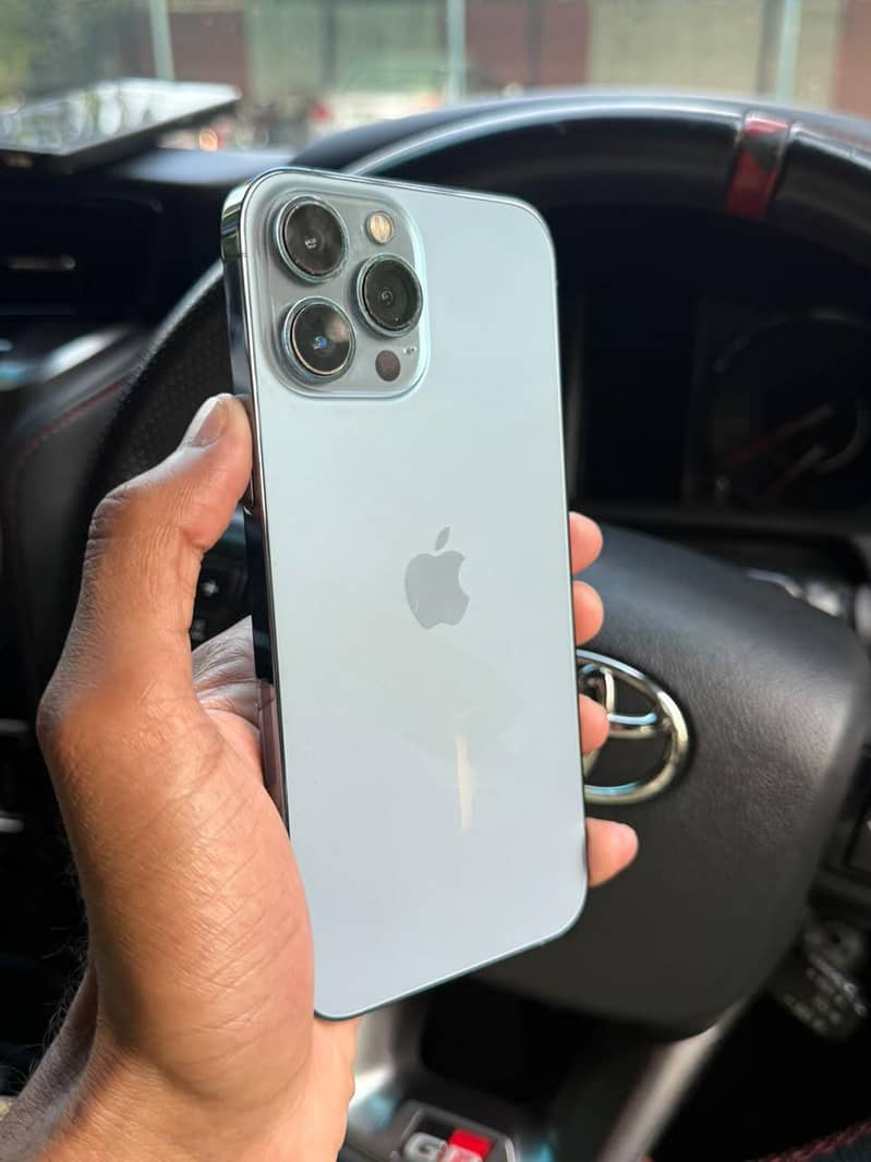 Apple iPhone 13 Pro Max 1