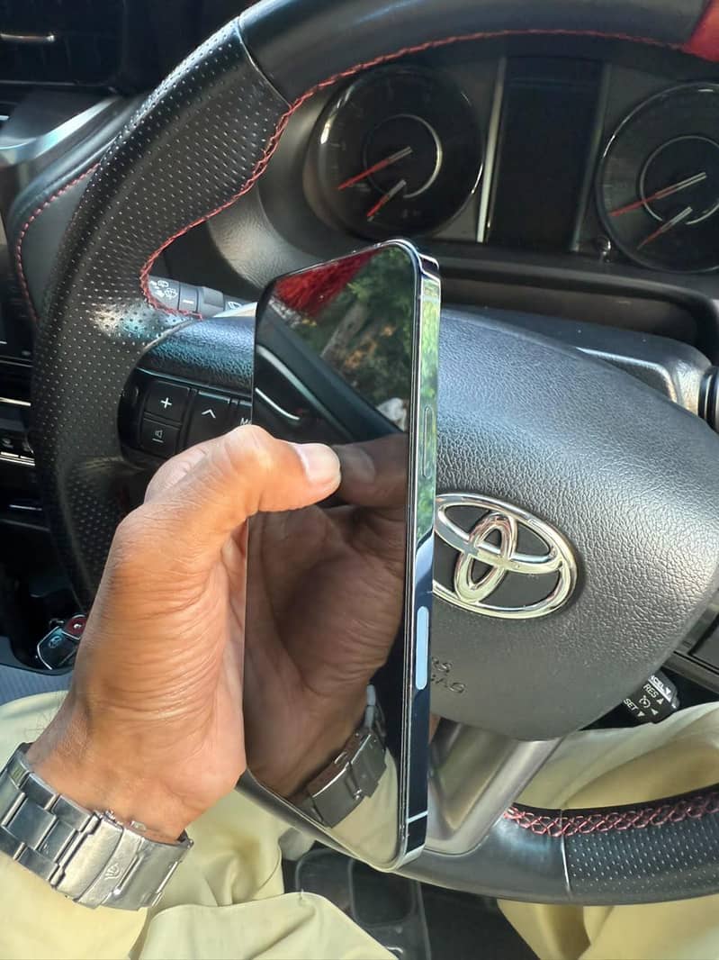 Apple iPhone 13 Pro Max 4