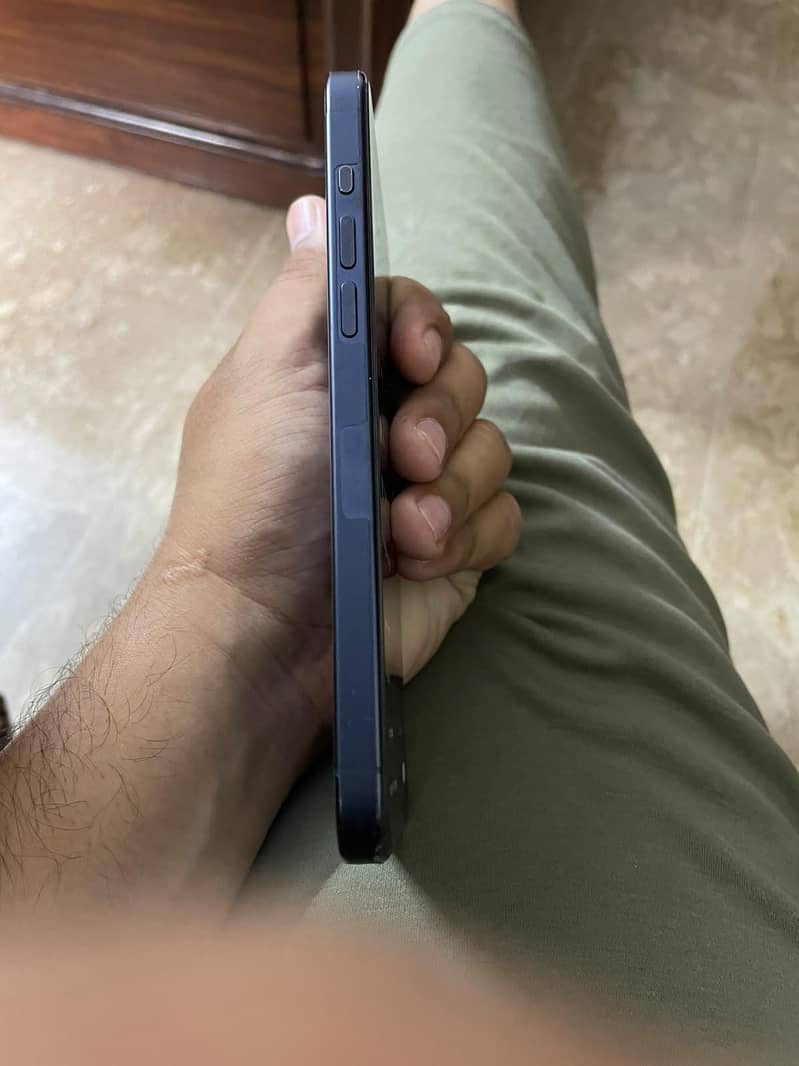 Apple iPhone 15 Pro Max 2