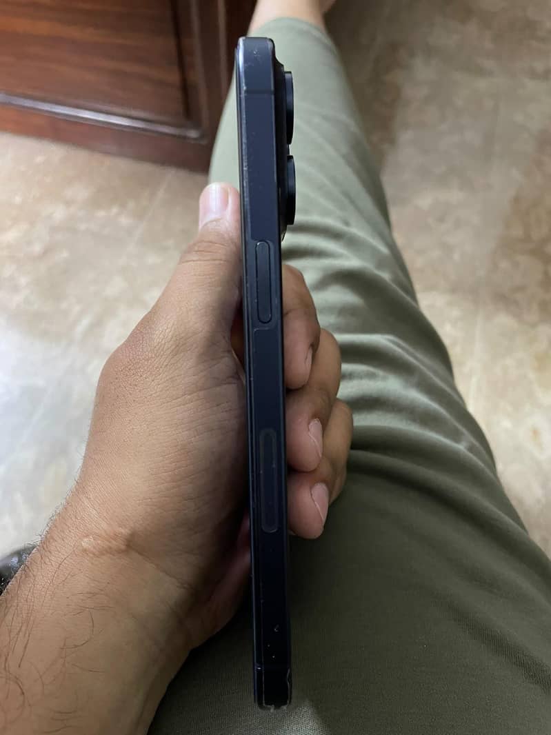 Apple iPhone 15 Pro Max 3
