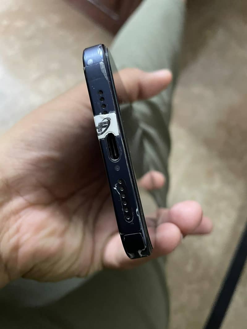 Apple iPhone 15 Pro Max 4