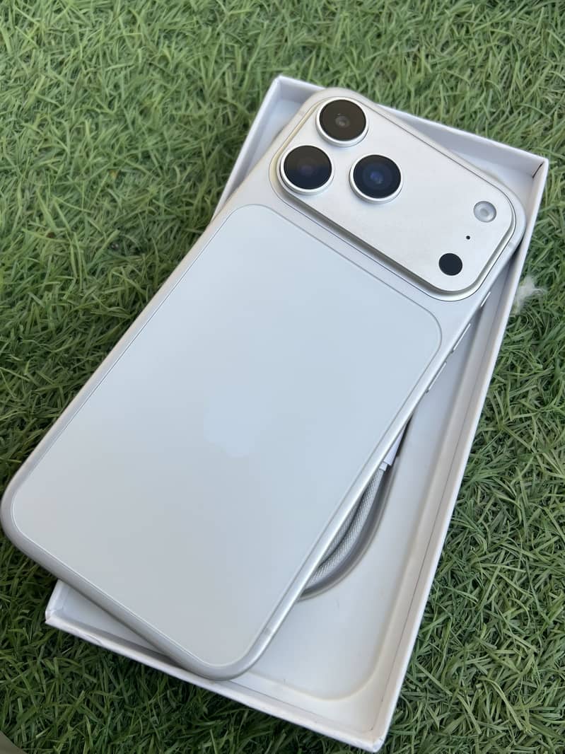 Apple iPhone 17 Pro Max 5