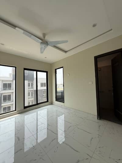 Lower ground portion 10 Marla for rent