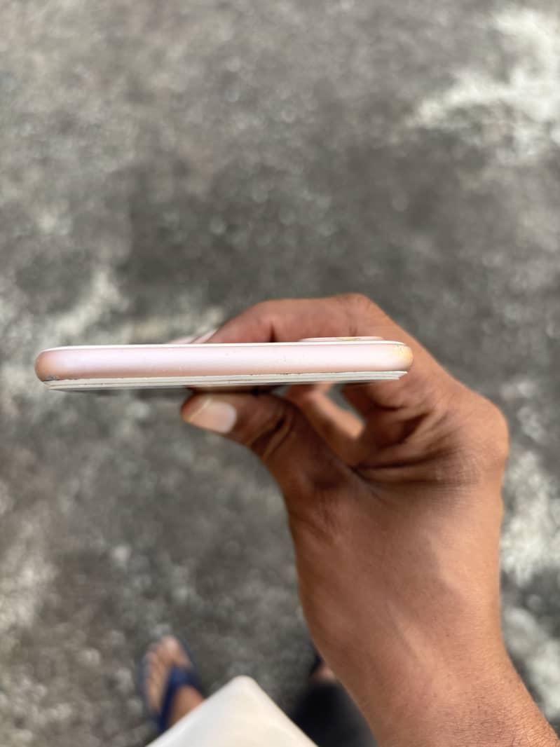 Apple iPhone 7 Plus 6