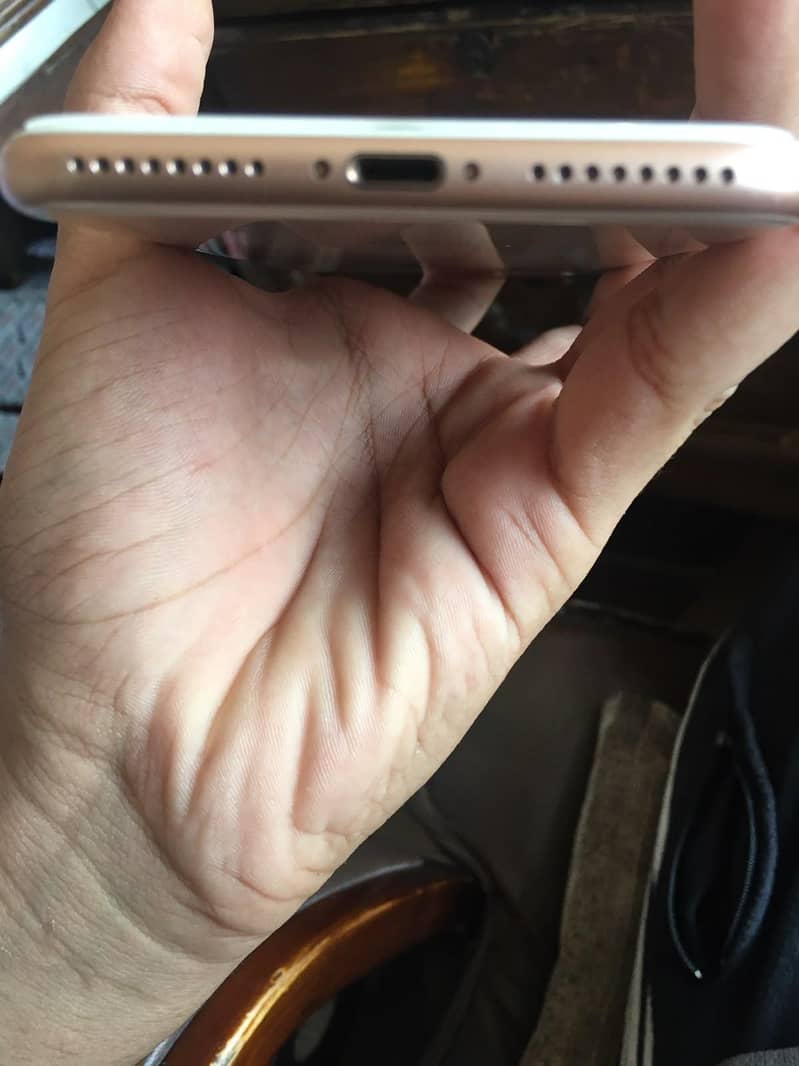 Apple iPhone 8 Plus 4