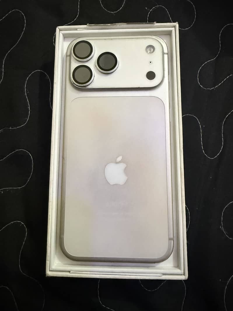 Apple iPhone 17 Pro Max 1