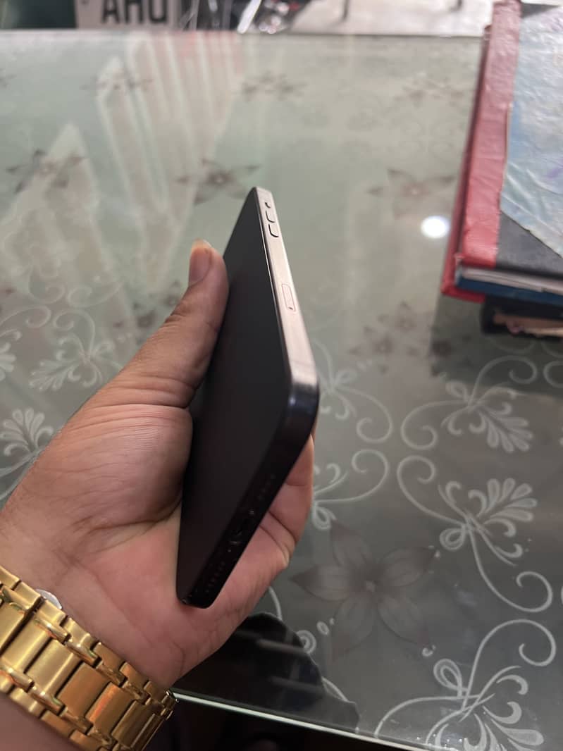Apple iPhone 15 plus 2