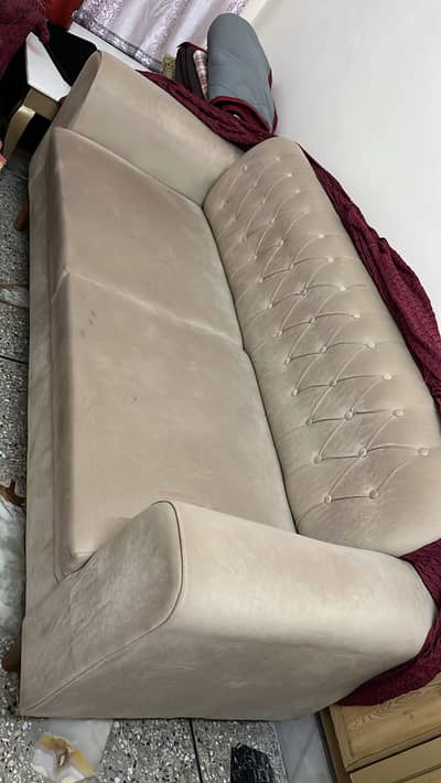 5 seteer sofa ha pasy Chey tab sale kar Ra hu. 03325778703
