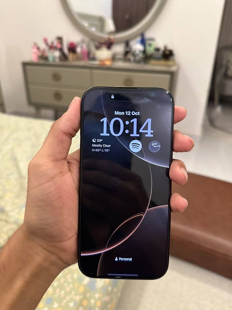 Apple iPhone 16 Pro 1