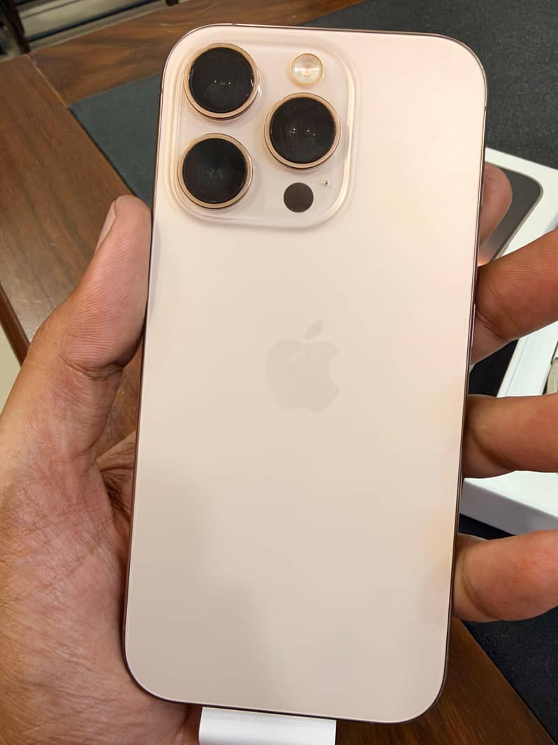 Apple iPhone 16 Pro 1