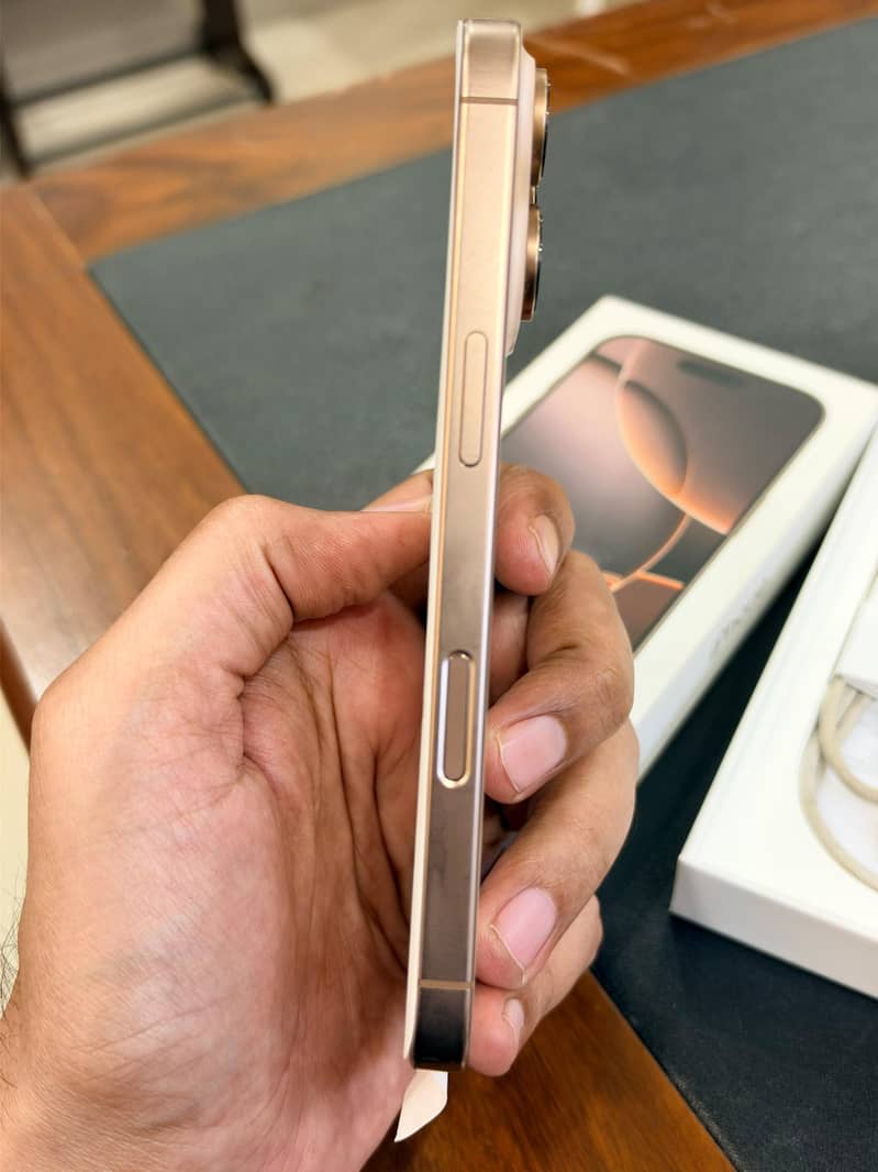 Apple iPhone 16 Pro 7