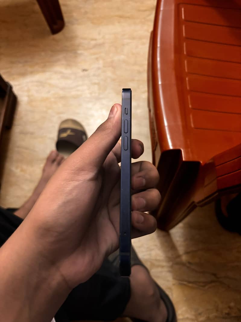 Apple iPhone 12 2