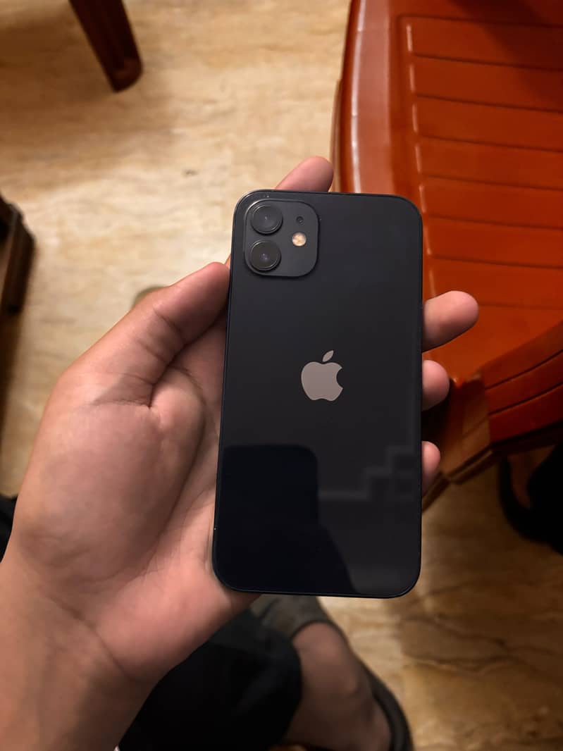 Apple iPhone 12 4