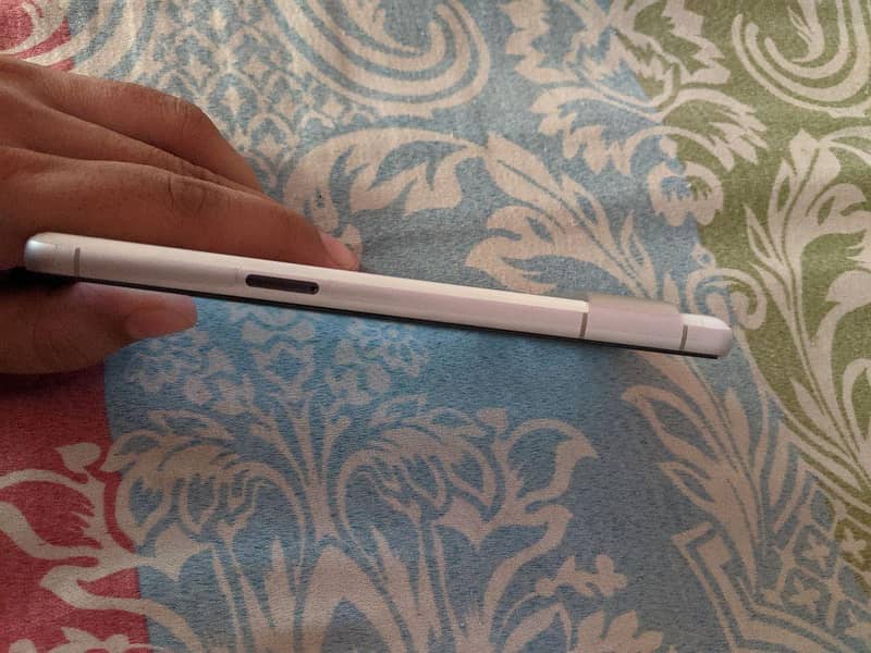 Google Pixel 7 4