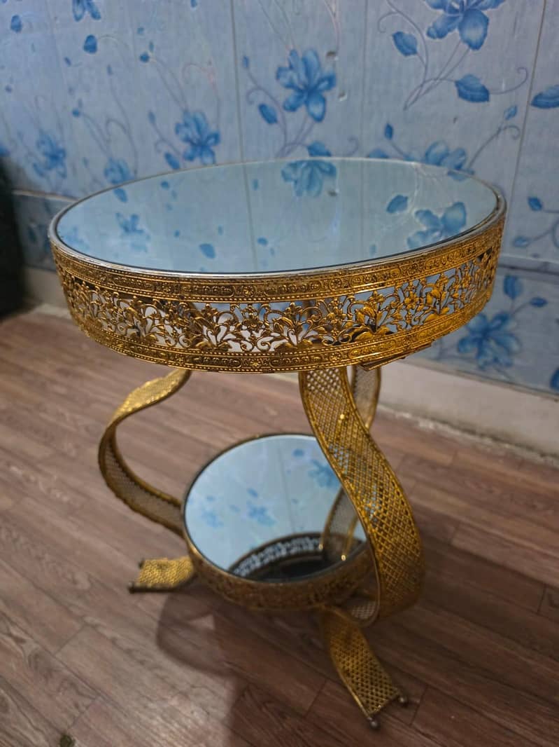Golden round table 2