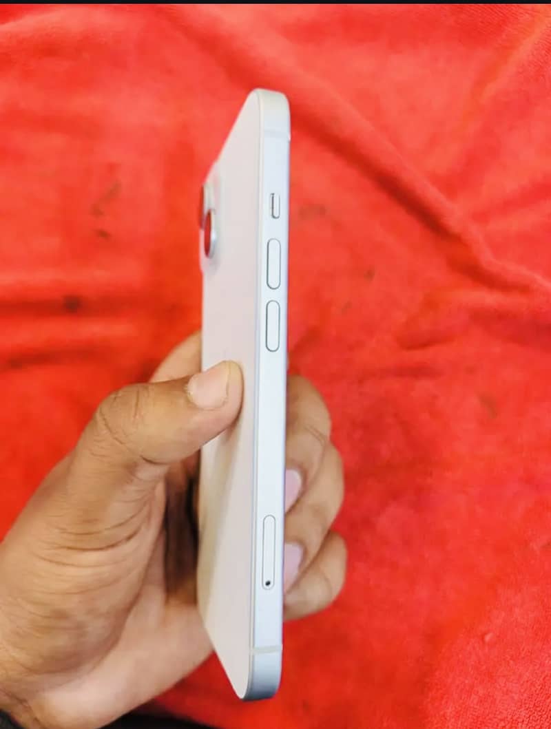 Apple iPhone 15 plus 4